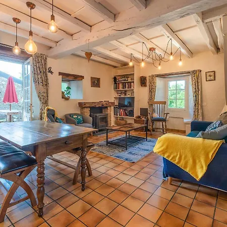 3 Bedroom Beautiful In Argentonnay * Saint-Clementin