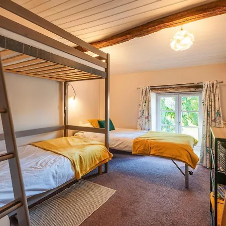 Dom wakacyjny 3 Bedroom Beautiful In Argentonnay
