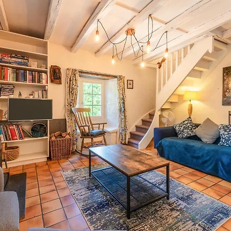 3 Bedroom Beautiful In Argentonnay * Saint-Clementin