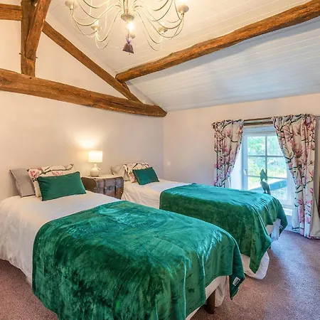 3 Bedroom Beautiful In Argentonnay * Saint-Clementin