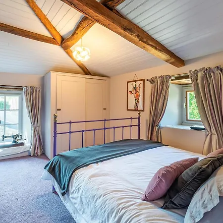 3 Bedroom Beautiful In Argentonnay *