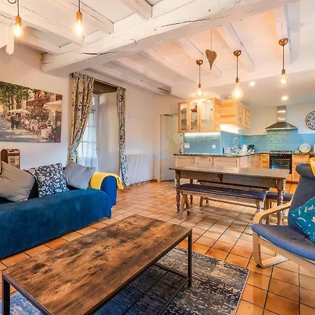 3 Bedroom Beautiful In Argentonnay Saint-Clementin