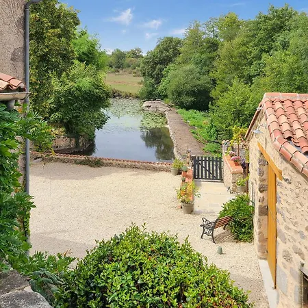 3 Bedroom Beautiful In Argentonnay *